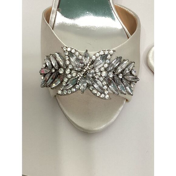 New. Womens Badgley Mischka Nikki Peep Toe Heels, White. Retails $245 - Picture 12 of 16